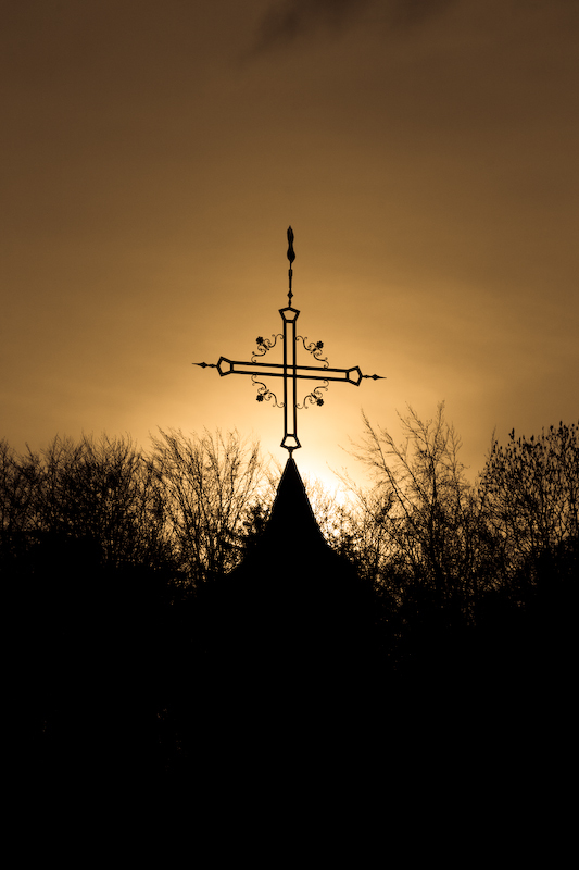 Kreuz an der Friedhofskapelle in Allfeld