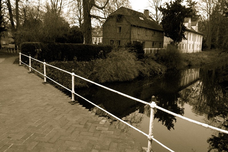 Häuser am Teich
