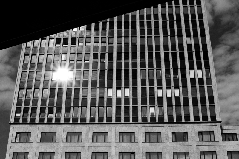 Sonnenreflexion am S-Bahnhof Tiergarten